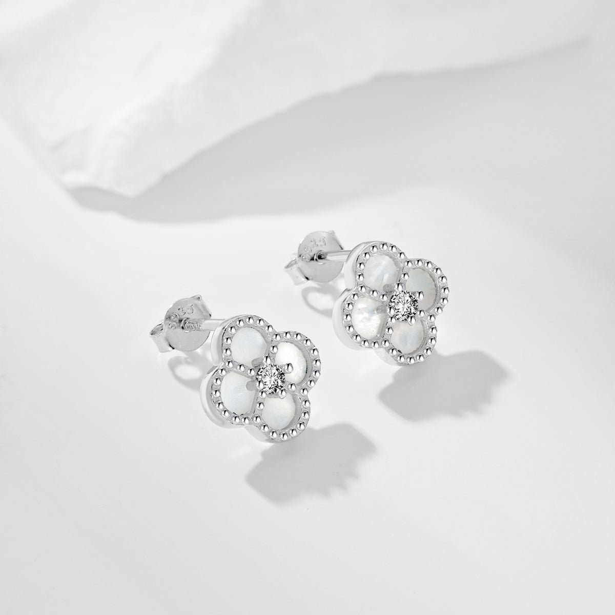 [Vivid Aurora]Four-Leaf Clover Flower Shape Exquisite Earrings