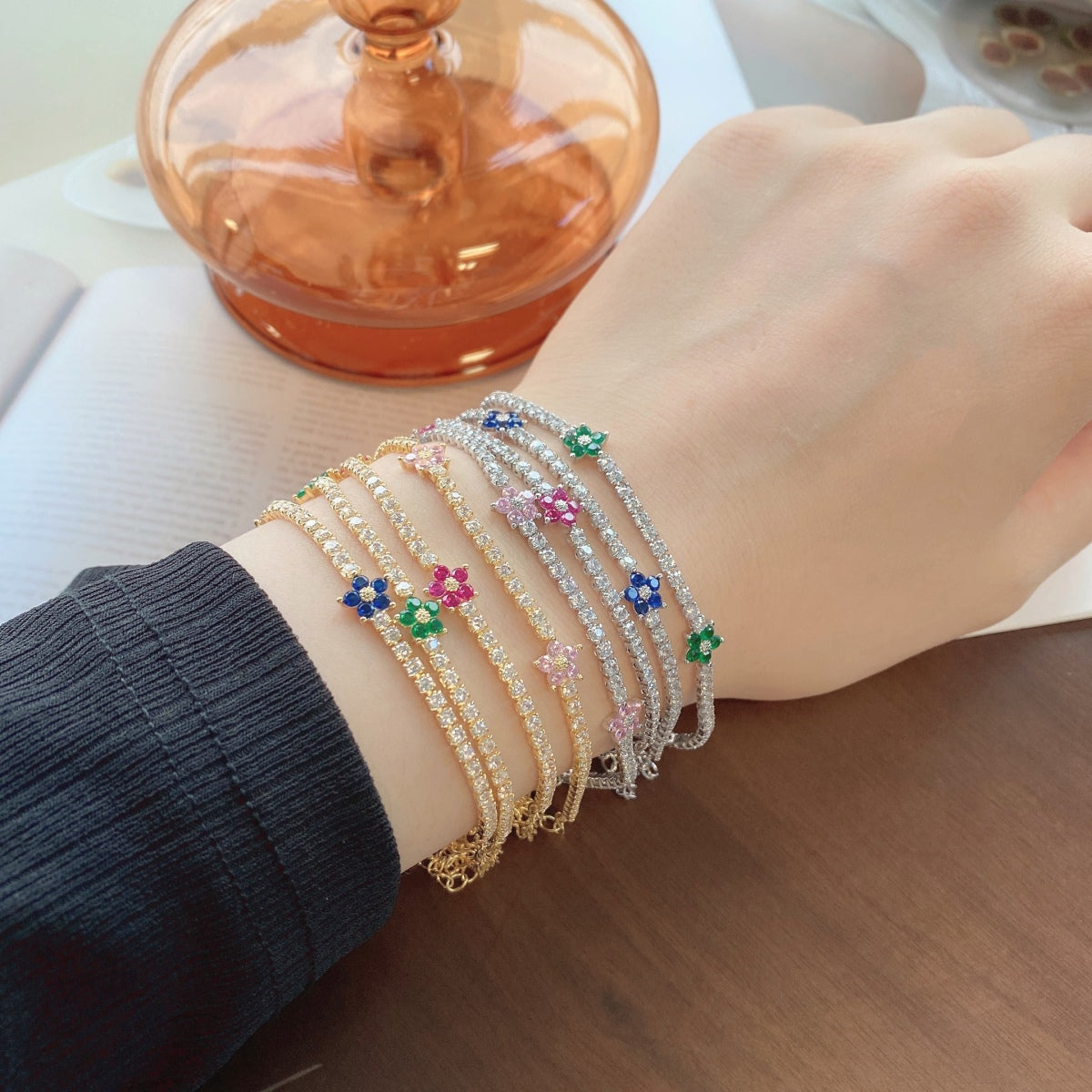 [Vivid Aurora]Sparkling Flower Shape Tennis Bracelet