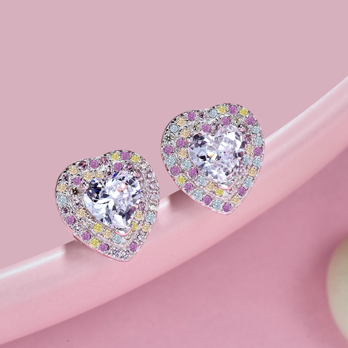 [Vivid Aurora]Dazzling Heart Shape Lover Earrings