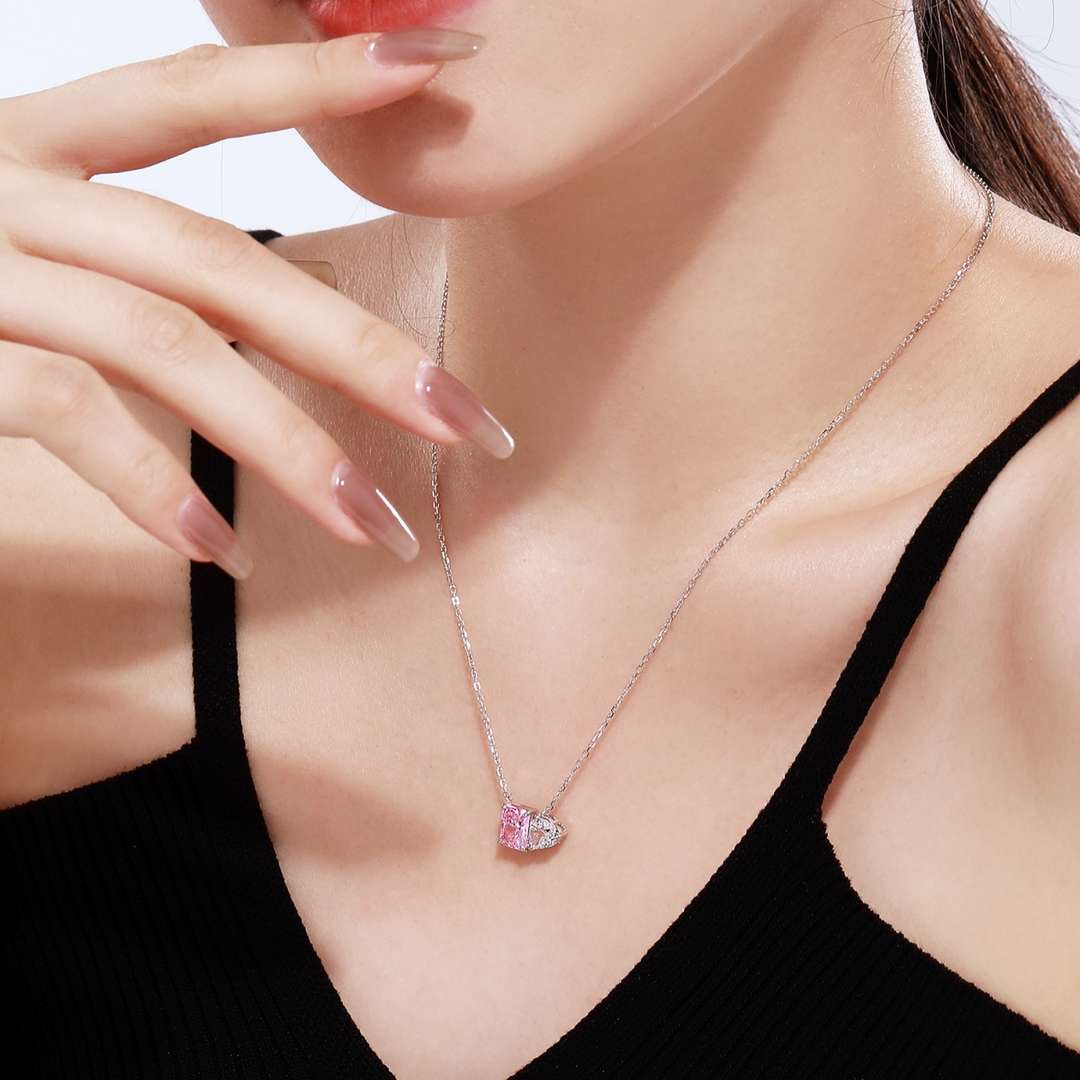 [Vivid Aurora]Dazzling Square & Heart Shape Necklace