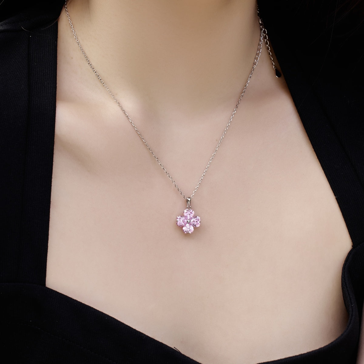 [Vivid Aurora]Heart-Shaped Four-Leaf Clover Bead Necklace