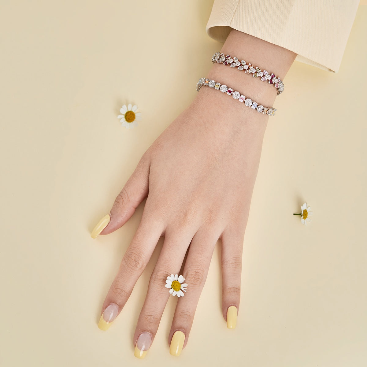 [Vivid Aurora]Dainty Exquisite Flower Shape Daily Bracelet