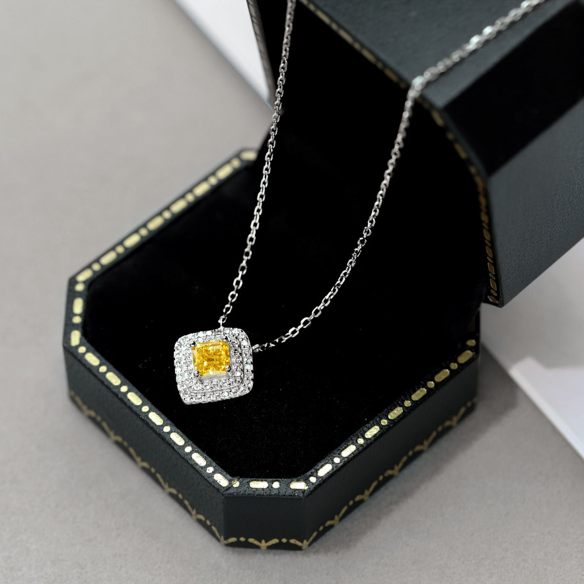 [Vivid Aurora]Sparkling Asscher Cut Necklace